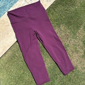 EUC Lululemon cropped yoga pants
